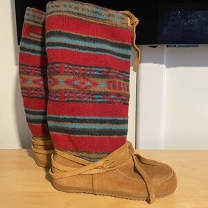 Steger blanket top Mukluks women’s 10 NEW